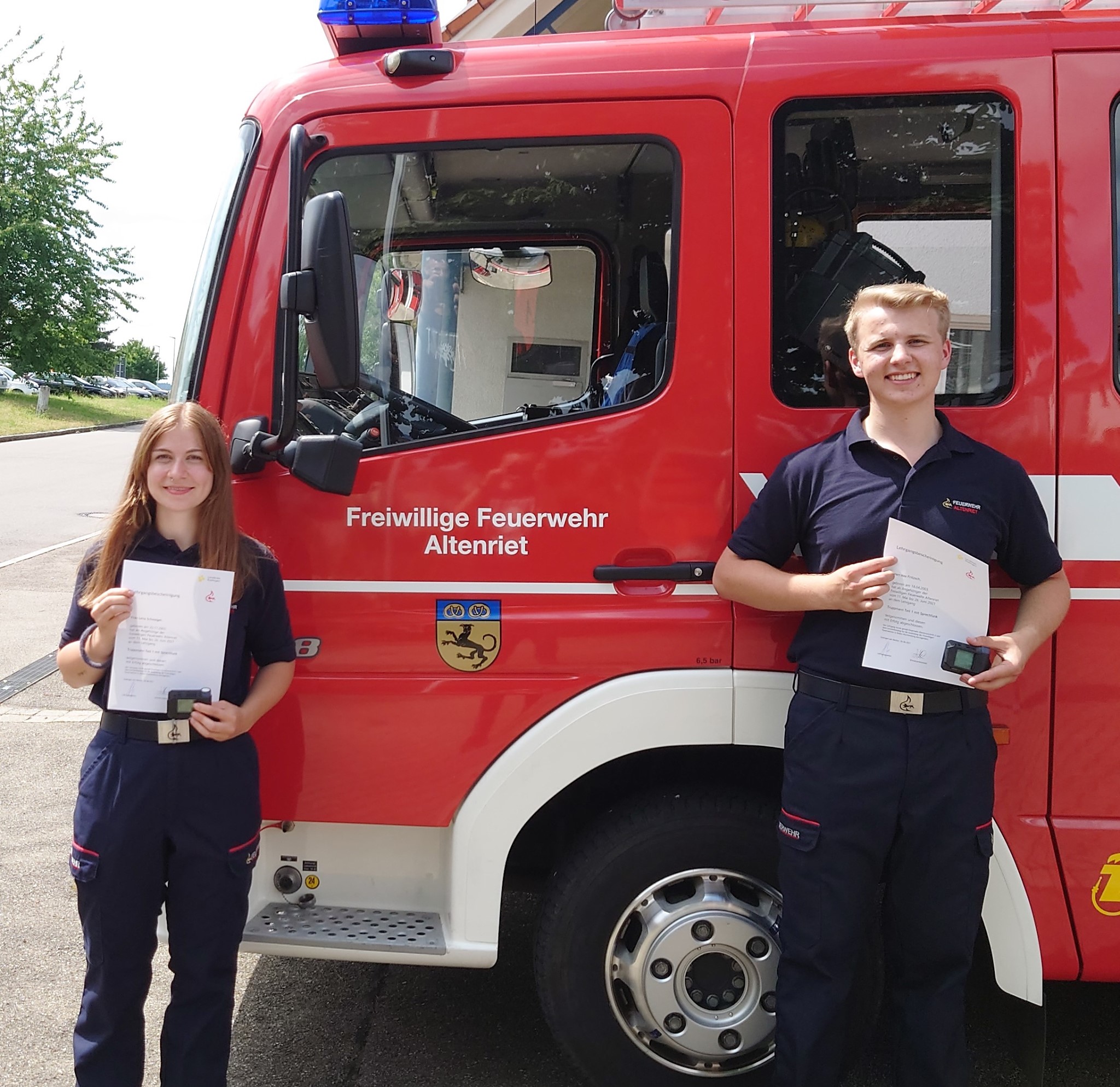 Erfolgreiche Ausbildung Truppmann Teil 1 mit Sprechfunk Freiwillige Feuerwehr Altenriet